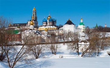 俄罗斯旅游：金环小镇谢尔盖耶夫圣三一修道院雪景