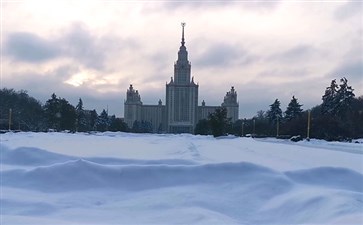 俄罗斯旅游：莫斯科大学雪景