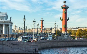 俄罗斯旅游：圣彼得堡瓦西里岛古港口灯塔