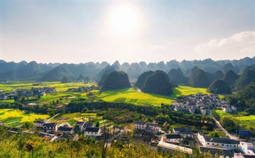 贵州兴义万峰林油菜花