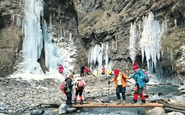 平武虎牙大峡谷冰瀑