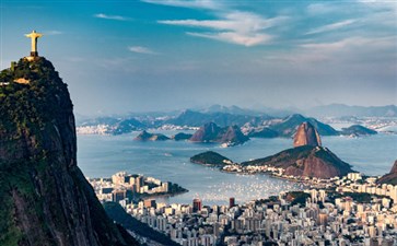 南美洲旅游：巴西里约热内卢耶稣山观城市风光