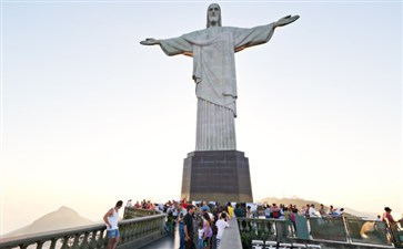 南美洲旅游：巴西里约热内卢耶稣山基督像