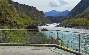 西藏林芝雅鲁藏布江大峡谷亲水台