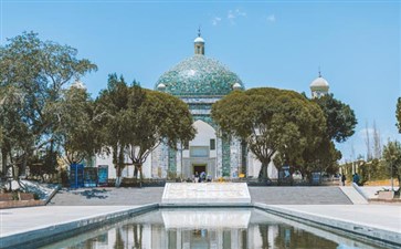 新疆旅游专列：喀什香妃园