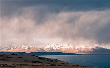新疆帕米尔高原卡拉库里湖