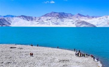新疆帕米尔高原白沙山与白沙湖