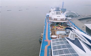 海洋光谱号邮轮停靠上海宝山吴淞口国际邮轮港