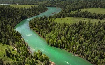 新疆旅游专列：喀纳斯月亮湾