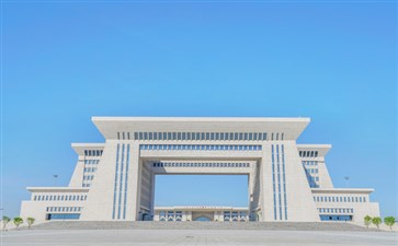 新疆旅游专列：伊犁霍尔果斯国门