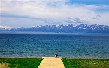 新疆专列旅游：赛里木湖