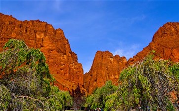 新疆专列旅游：天山神秘大峡谷