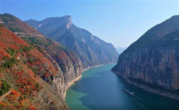 长江探索号三峡游轮：船过瞿塘峡