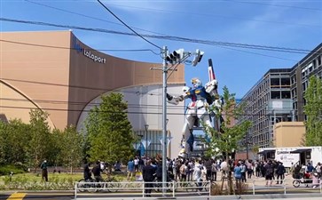 日本旅游：福冈福冈LALAPORT高达RX-93ffv1:1模型