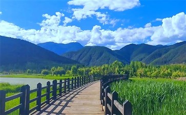 四川泸沽湖旅游：泸沽湖走婚桥