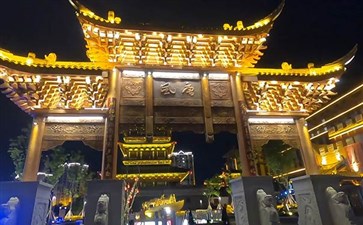 四川泸沽湖旅游：西昌唐园夜景