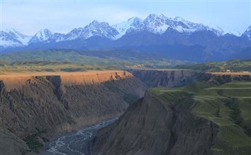 新疆自驾旅游：S101国防公路安集海大峡谷