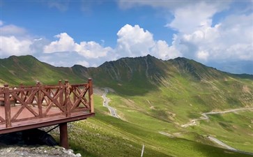 夹金山