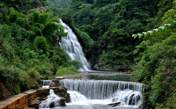 重庆周边旅游_[重庆周边旅游]邻水天意谷洞中天河一日游<千峰万水汇一流，卡斯特地貌奇观——广安天意谷！>