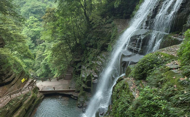 重庆出发国内旅游_四川雅安碧峰峡+熊猫乐园+蒙顶山+上里古镇汽车二日游<重庆周边三日游，四川雅安旅游线路，游览雅安碧峰峡大熊猫基地+碧峰峡，行程中部分景区内电瓶车/索道等需游客自费！>