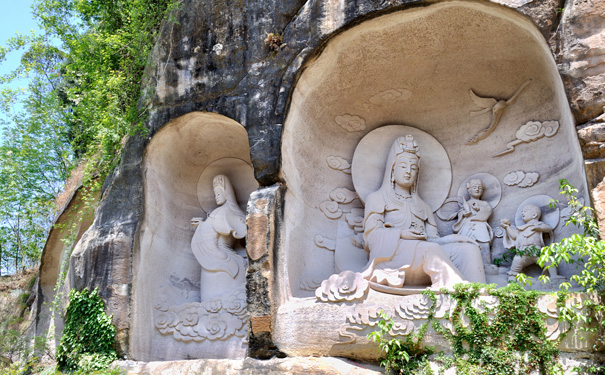 重庆出发国内旅游_重庆周边凌云山/中国丝绸博物馆一日旅游<重庆周边凌云山一日游,游览中国丝绸博物馆与凌云山景区,博物馆中游客可参与互动,凌云山中可观精美佛像雕刻！>