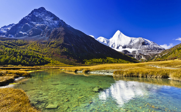 重庆到四姑娘山旅游_重庆到稻城亚丁单动双汽7日旅游[稻城亚丁旅游]<稻城亚丁旅游线路，环线游览稻城亚丁+四姑娘山+海螺沟+康定木雅圣地+长青春科尔寺！含四餐特色藏餐！>