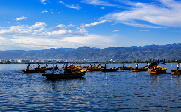 重庆到四川旅游_阳光西昌+泸沽湖双飞五日游<西昌泸沽湖旅游线路，乘猪槽船王妃岛游览+参观亲爱的客栈+泸沽湖大巴环湖游！《花楼恋歌》人文舞台剧视听盛宴>