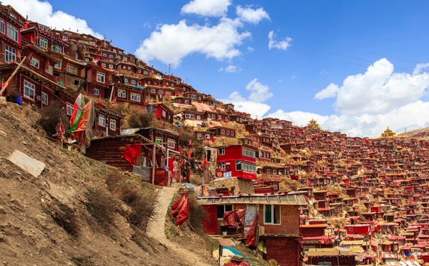 重庆出发春节旅游_色达双动双汽五日旅游[佛国色达·重庆出发]<色达旅游动车线，全程无购物无强消，游观音庙、洛若乡、红色海洋、天葬台、西索民居>