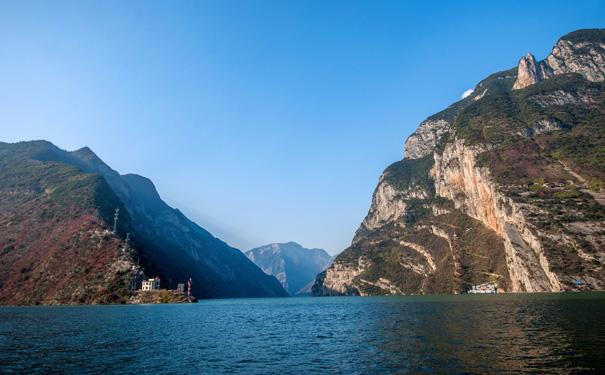 重庆到巫山旅游_[胜景游]重庆长江三峡旅游[单程3天三峡游船]<重庆长江三峡旅游，高端国内游船，乘坐银河一号或金太阳三峡游船游览长江三峡风景，单程3天，万州登船！>