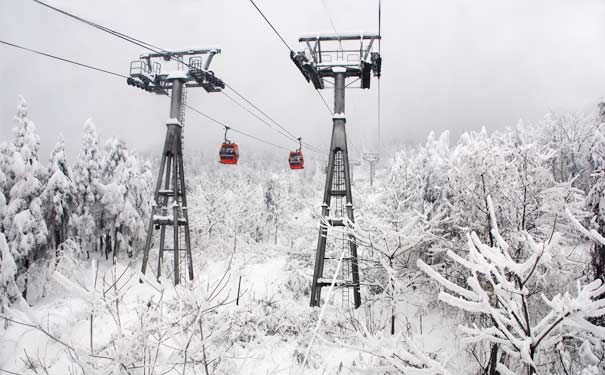 西岭雪山+安仁古镇+都江堰汽车3日游[重庆周边滑雪]重庆周边滑雪旅游团！重庆到西岭雪山旅游，体验冰雪童话世界，感受激情滑雪乐趣！