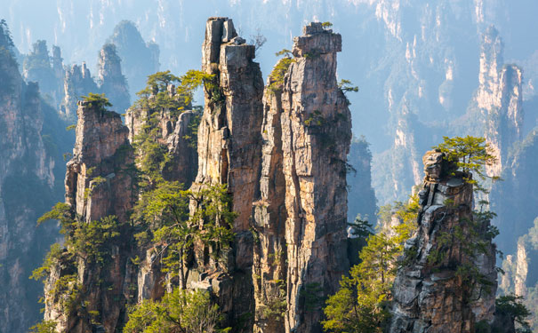 重庆出发休闲旅游_湖南张家界+袁家界+天子山双飞四日旅游团报价<玩转张家界森林公园：天子山、袁家界、金鞭溪、十里画廊>