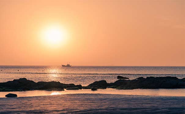 重庆到八达岭长城旅游_北京+北戴河双飞7日励志夏令营旅游[名校讲座+海滨+牧场]<北戴河+北京夏令营旅游，海滨狂欢草裙舞+童趣牧场+名校讲座+央视小主播，安排高标营养餐+一线连锁酒店>