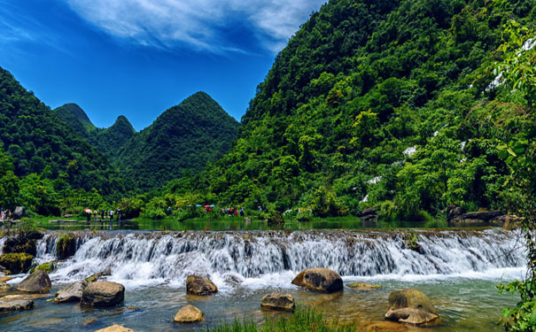 重庆到荔波大小七孔旅游_贵州荔波三日自由行旅游[重庆发团飞机+动车]<贵州荔波自由行旅游，含重庆往返贵阳动车，含贵阳往返荔波飞机，住宿荔波古镇旁三力酒店！>