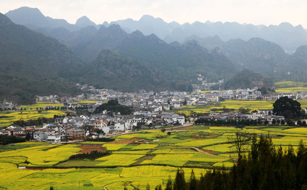 重庆到贵州旅游_兴义万峰林/万峰湖/马岭河/双乳峰4天旅游[贵州汽车旅游]<黔西南旅游线路，游峡谷奇观”马岭河大峡谷“、布依族“圣母峰-贞丰双乳峰！贞丰升级一晚未挂牌四星住宿>