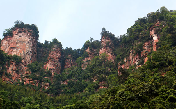 重庆出发品质旅游_贵州赤水佛光岩+燕子岩+大瀑布漂流二日旅游<贵州赤水旅游激情漂流，疯狂一夏！入住按四星标准打造的酒店，1顿赤水石斛老鸭汤特色餐>