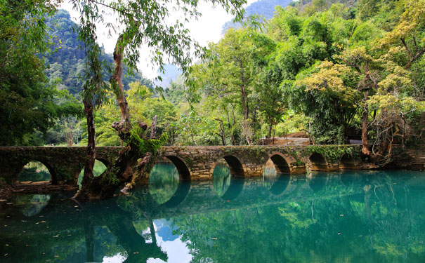 重庆到贵州旅游_荔波大七孔+小七孔双卧四天旅游[重庆出发]<大七孔一日游+小七孔一日游，深度游览荔波大小七孔美景！>