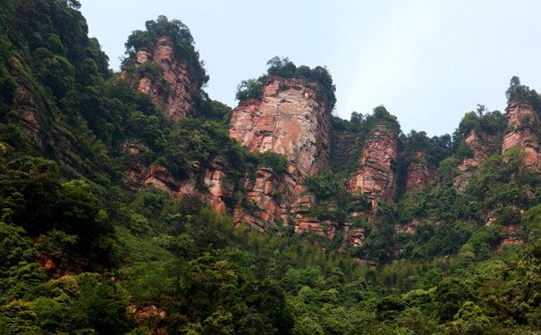 重庆到贵州旅游_[纯玩]赤水大瀑布+佛光岩+夜游四洞仙境+侏罗纪公园二日旅游<赤水旅游优质升级，白天夜晚精彩不断！精选5大精华景点，一次玩转赤水>