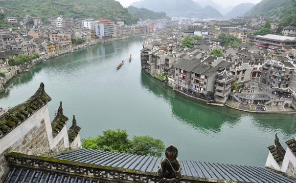 重庆出发自驾旅游_西江千户苗寨、镇远古镇、舞阳河自驾三日游<黔东南旅游><无购物，特别安排长桌宴、舞阳游船等特色活动，精选当地特色美食，聘请双领队为大家进行专职讲解>