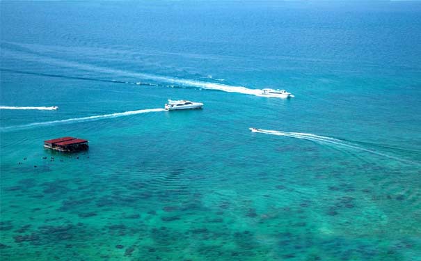 重庆到分界洲岛旅游_特价三亚双飞5/6日旅游[分界洲岛+椰风海岸]<2020海南三亚旅游特价线，全程无必消，分界洲岛+天涯海角+椰田古寨+玫瑰谷，绝不更换/减少景点！>