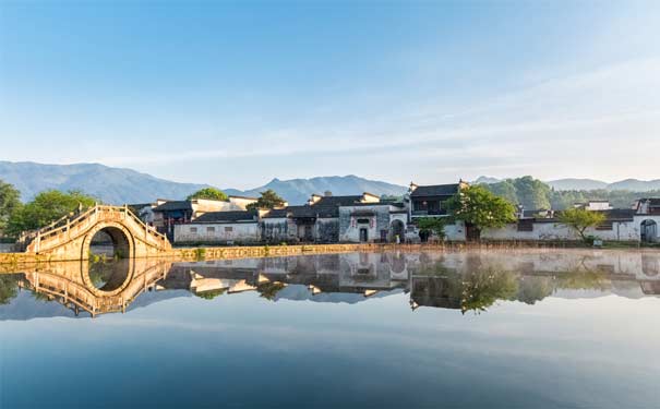 重庆出发纯玩旅游_黄山+宏村+呈坎+屯溪老街双飞五日纯玩游[自由行定制]<黄山自由行旅游量身定制，摄影•民宿•养生主题，游东汉八卦村呈坎、大美世界双遗产黄山、画里宏村！>