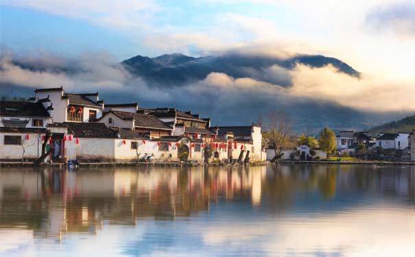 重庆到安徽旅游_黄山+宋街+宏村+西递深度五日纯玩游[飞机/动车]<黄山旅游线路，重庆出发可选动车或飞机往返，纯玩无自费无进店，黄山+西递+宏村，让您深度轻松纯净旅游！>