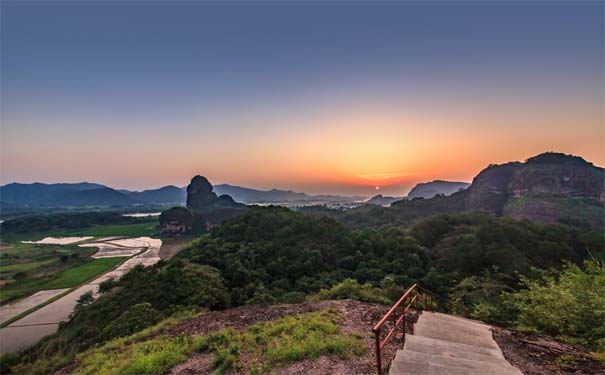 庐山+龙虎山+井冈山双动7天(江西夕阳红旅游)