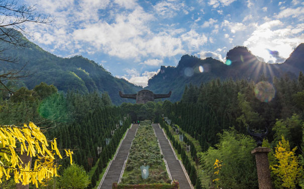 重庆出发休闲旅游_[纯玩]重庆到神农架深度双动四日旅游<神农架旅游动车线，畅游神农架自然保护区官门山+神农顶+神农祭坛+天生桥+大九湖等，全程不进店无自费景点！>