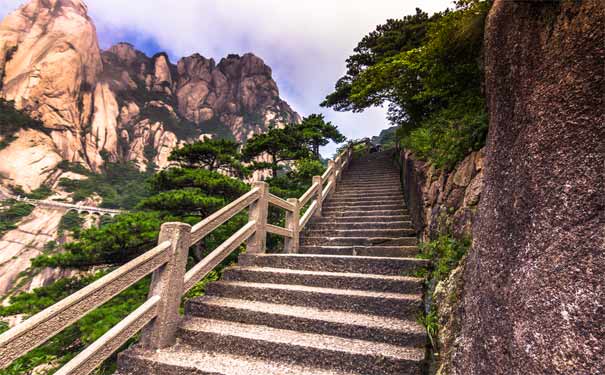 重庆到鼓浪屿旅游_黄山+西递+厦门+三峡大坝12日夕阳红旅游专列<全程0自费，并有免费抽奖活动，及赠送价值780元体验项目>