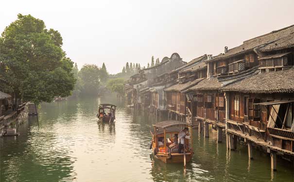 重庆到南京路旅游_上海+南京+杭州+黄山+乌镇双卧7日游<夕阳红旅游团><特别安排华东5A/4A经典特色景区，赠送旅游靠枕、太阳帽、应急联系卡>