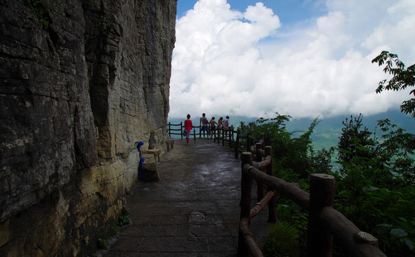 重庆出发休闲旅游_重庆周边动车直达恩施大峡谷两日神话之旅<在喧嚣的城市中是否感觉到一丝厌烦，乘坐动车，来到神话之地恩施大峡谷中，体验这山的沉静水的灵秀吧！>