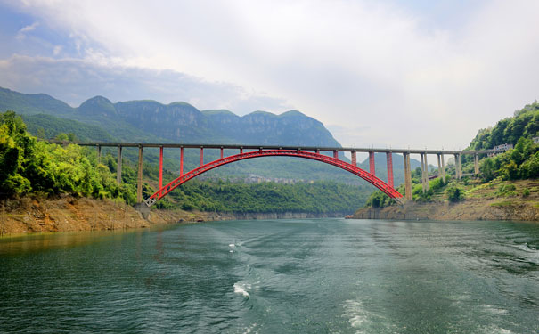 重庆到湖北旅游_恩施清江大峡谷+蝴蝶岩+野三峡黄鹤桥+女儿城二日旅游[重庆周边二日游]<重庆周边二日游，纯玩恩施旅游线路，全程不进店不推自费，赠送228元恩施旅游大礼包！>