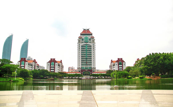 重庆到福建旅游_厦门鼓浪屿+小嶝岛双飞五日半自由行[毕业旅游·嗨森夏日]<厦门旅游暑假精品线路，四大特色景点+全程一车一导，每人每天赠送一瓶矿泉水，这个暑期海陆空玩透透！每周3/5发团>