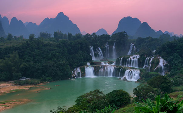 重庆出发休闲旅游_广西北海+德天瀑布双动6天旅游[秘境0自费]<广西北海旅游线路，游北海+德天瀑布+通灵峡谷+明仕田园+渔家乐，重庆出发动车往返，升级一晚五星酒店！>