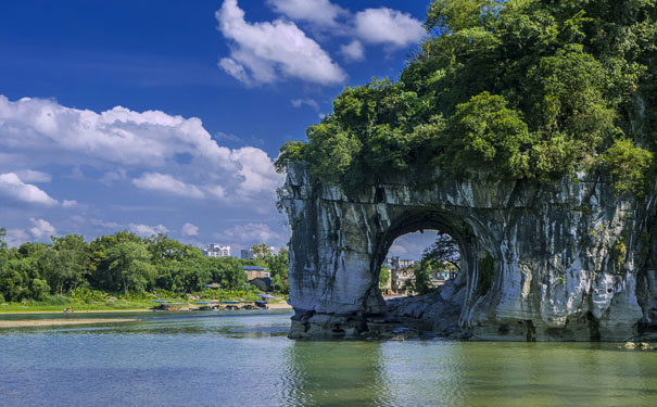 重庆到漓江旅游_桂林+阳朔+漓江纯玩四/五日游[动车/飞机]<桂林旅游线路，船游漓江风光+银子岩+阳朔十里画廊九里花海+訾洲公园+遇龙河风光+经典刘三姐大观园>